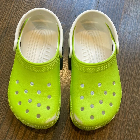 Crocs Classic Glow in the Dark Kids Clogs (209158) - Limeade Junior size 1 - Picture 3 of 10
